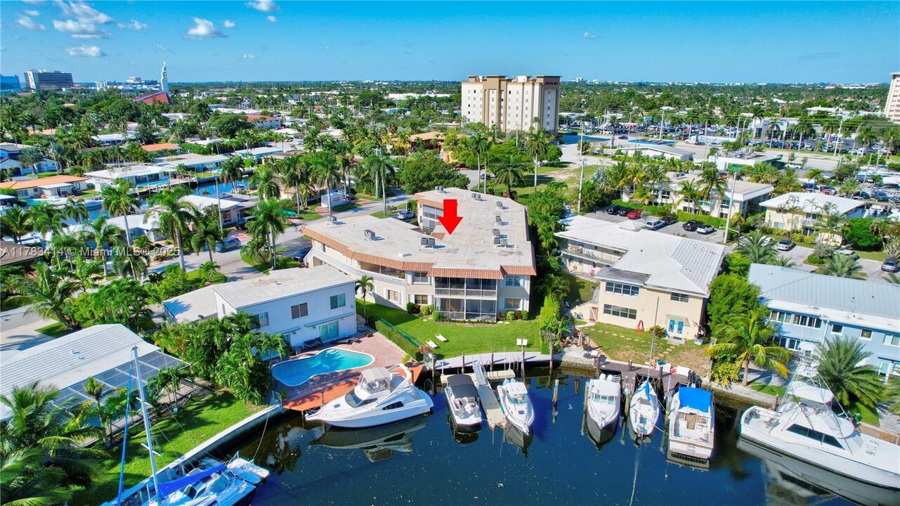 2201 SE 9th St in Pompano Beach, FL - Foto de edificio