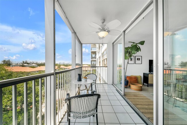 150 Ocean Lane Dr, Unit 7C in Key Biscayne, FL - Building Photo - Building Photo
