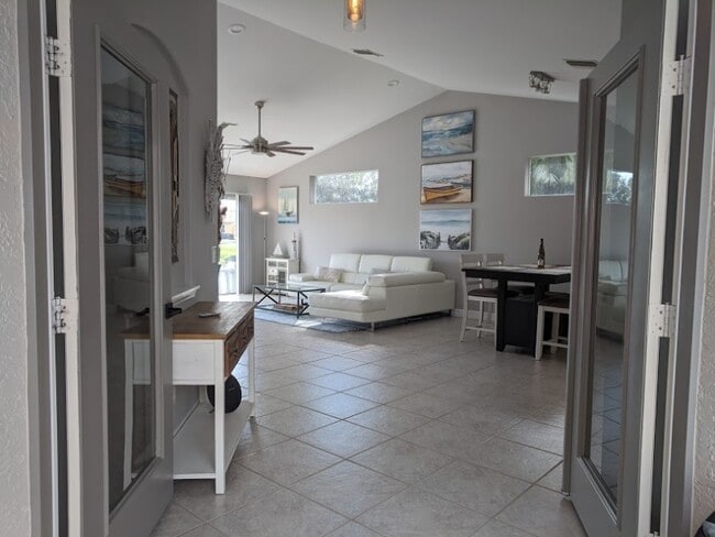 104 Cala Ct in Venice, FL - Foto de edificio - Building Photo
