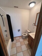 109 W Pleasant St in Knoxville, IA - Building Photo - Building Photo