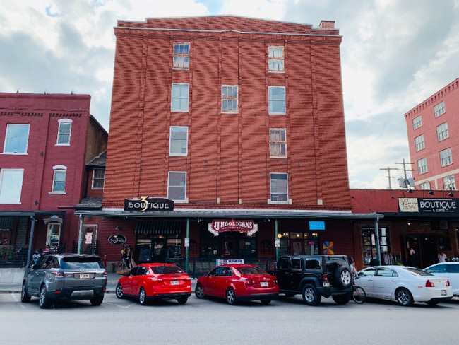 311 N 8th St, Unit 310 in Lincoln, NE - Foto de edificio - Building Photo