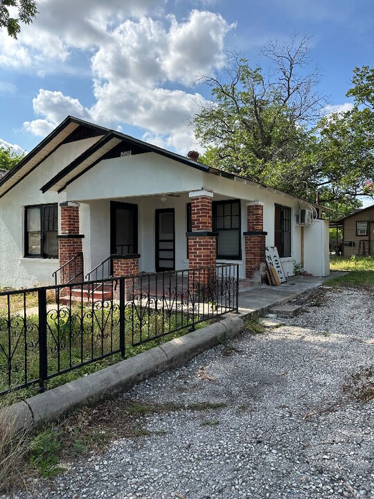 2123 Delgado St in San Antonio, TX - Building Photo