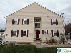 7109 Hunt Dr in Macungie, PA - Foto de edificio - Building Photo