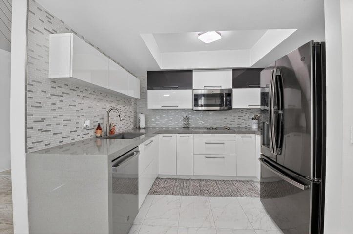 4310 Village Dr in Delray Beach, FL - Building Photo