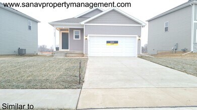 2407 SE Fox Valley Dr in West Des Moines, IA - Foto de edificio - Building Photo