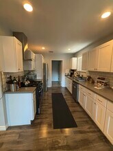 16047 Tupper St in Los Angeles, CA - Building Photo - Building Photo