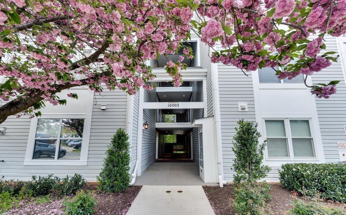 10003 Vanderbilt Cir in Rockville, MD - Building Photo