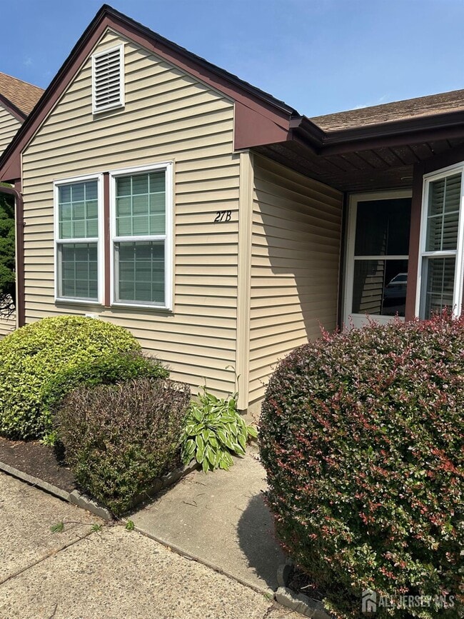 property at 27B Benjamin Franklin Dr