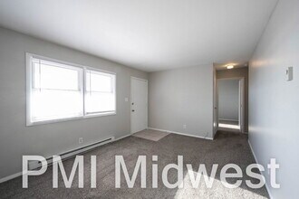 2950 US-52 in New Palestine, IN - Foto de edificio - Building Photo