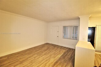 890 NW 45th Ave in Miami, FL - Building Photo - Building Photo