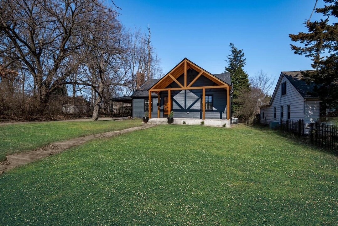 667 Longview Dr in Lexington, KY - Building Photo