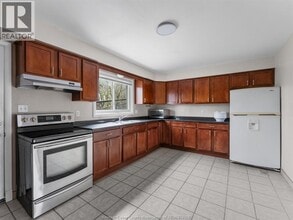 8573 Wyandotte St E in Windsor, ON - Building Photo - Building Photo