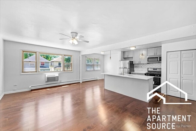 7319 N Rogers Ave in Chicago, IL - Foto de edificio - Building Photo