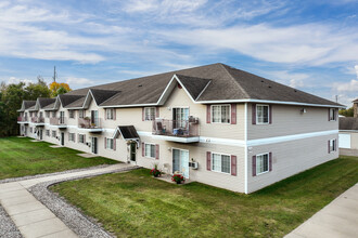 Meadow Creek Village in Foley, MN - Foto de edificio - Building Photo