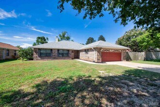 10033 Via Grande in Navarre, FL - Building Photo - Building Photo