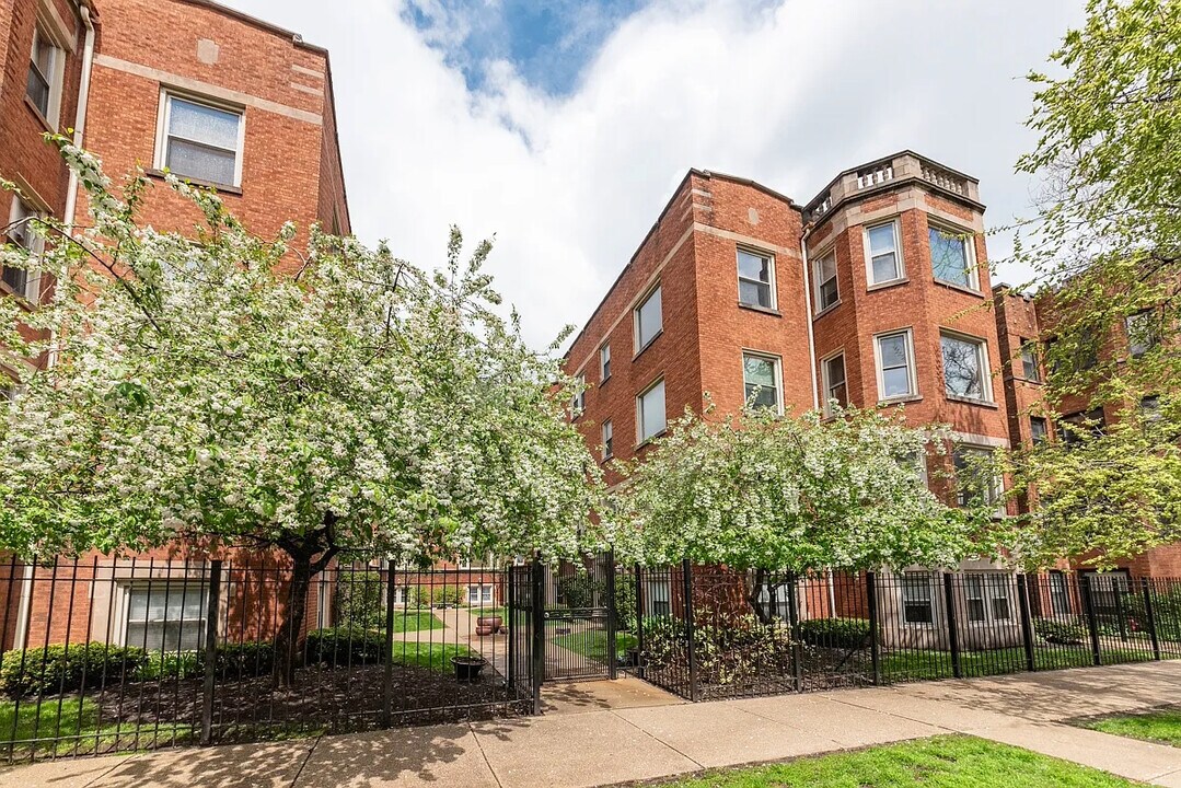 1618 W Columbia Ave in Chicago, IL - Building Photo