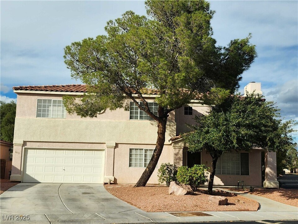6030 Spring Ranch Pkwy in Las Vegas, NV - Building Photo