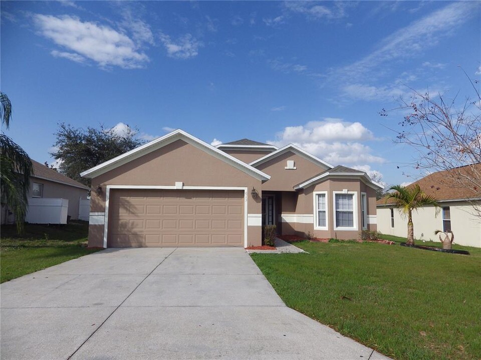 613 Delancey Dr in Davenport, FL - Building Photo