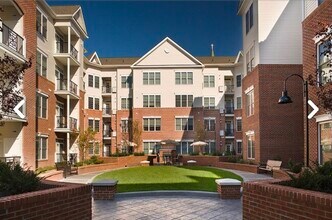 200 W Elm St, Unit 1130 in Conshohocken, PA - Foto de edificio - Building Photo