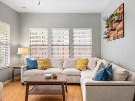 108 South Henderson Avenue in Dallas, TX - Building Photo