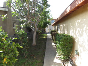 747 N Philadelphia St in Anaheim, CA - Building Photo - Building Photo