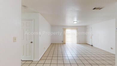 1428 Pecos Ave, Unit #B in Modesto, CA - Foto de edificio - Building Photo