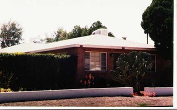 2724-2738 E Linden St in Tucson, AZ - Foto de edificio - Building Photo