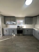 1065 Central Ave in Bridgeport, CT - Building Photo - Building Photo