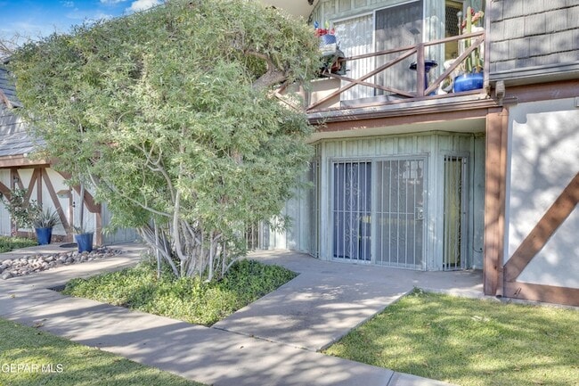 350 Thunderbird Dr, Unit 55 in El Paso, TX - Building Photo - Building Photo