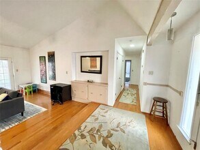 2010 Abbey Cir in Austin, TX - Building Photo - Building Photo