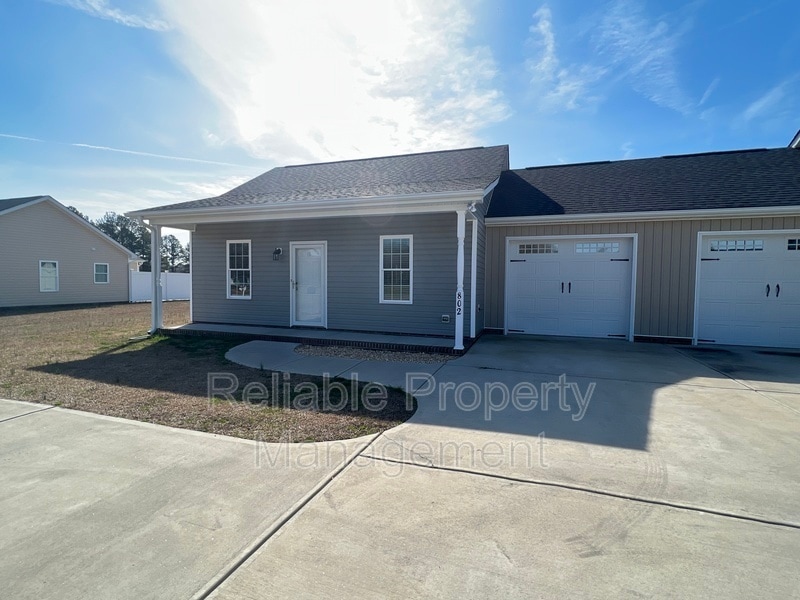 802 Phillips Rd in Selma, NC - Building Photo