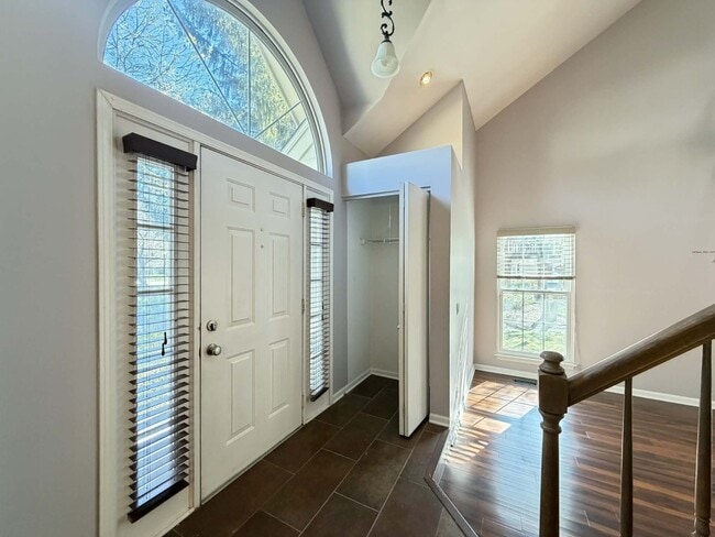 1268 Old Mill Ln in Elk Grove Village, IL - Building Photo - Building Photo