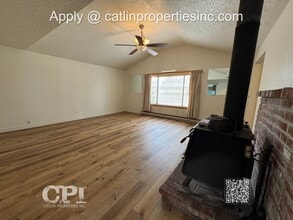 124 S Vista Way in Kelso, WA - Building Photo - Building Photo