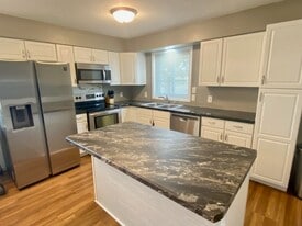 401 E Peter Ln in Little Chute, WI - Building Photo