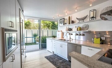 535 Ocean Ave, Unit 1A in Santa Monica, CA - Building Photo - Building Photo