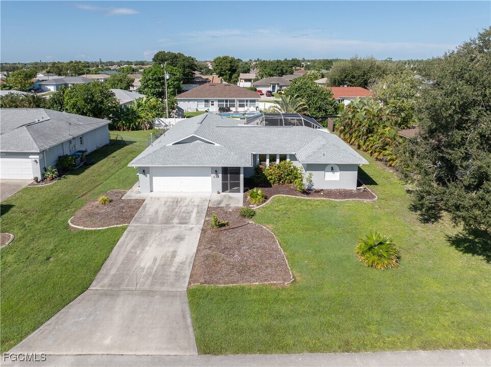 132 NE 7th Ave in Cape Coral, FL - Building Photo
