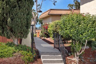 Villa Camino Apartments in Oceanside, CA - Building Photo - Building Photo