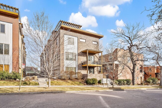 property at 3074 Wyandot St