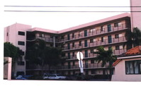 Vista Del Lago in Hialeah, FL - Foto de edificio - Building Photo