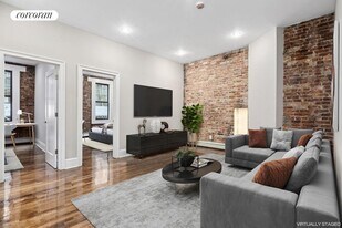 124 W 25th St in New York, NY - Building Photo