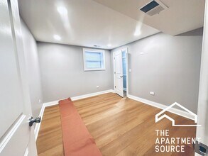 905 W Agatite Ave, Unit g in Chicago, IL - Building Photo - Building Photo