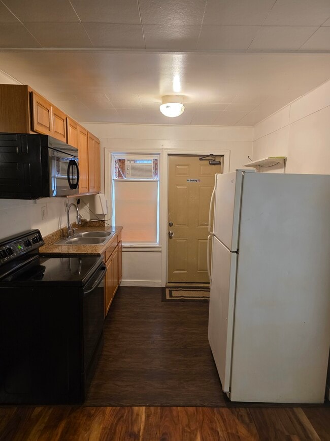 403 Locust Ave, Unit 3