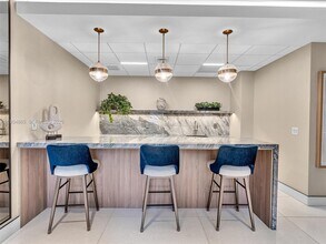 888 Brickell Key Dr in Miami, FL - Building Photo - Building Photo