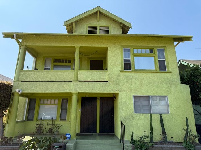 property at 812 W 55th St
