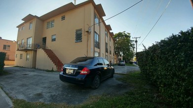 1906 SW 3rd St in Miami, FL - Foto de edificio - Building Photo