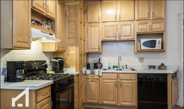 1049 Spaight St, Unit First Floor Flat in Madison, WI - Foto de edificio - Building Photo