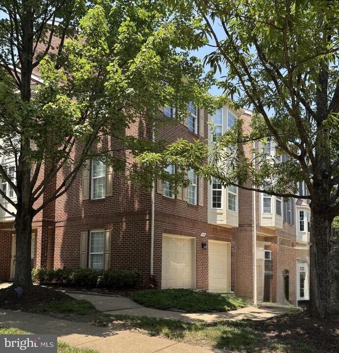 9400 Van Arsdale Dr in Vienna, VA - Building Photo