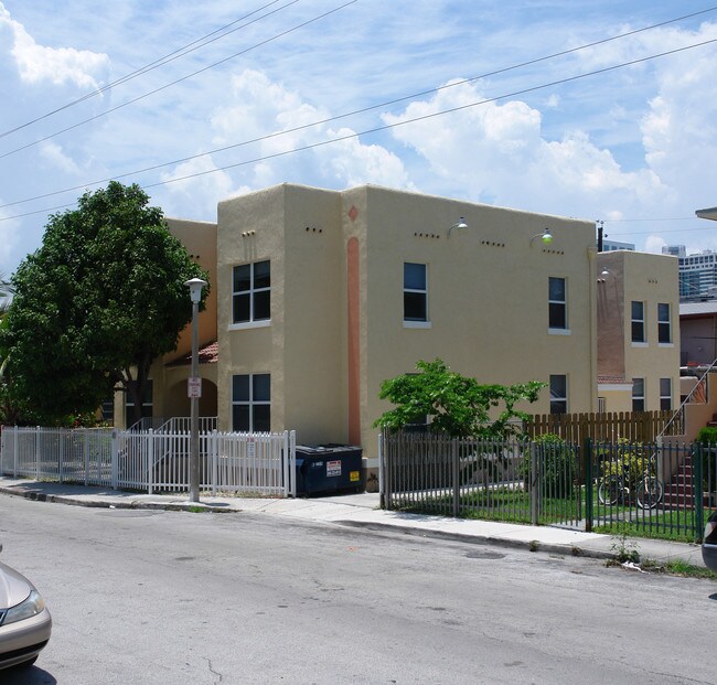 417 NE 26th St in Miami, FL - Foto de edificio - Building Photo