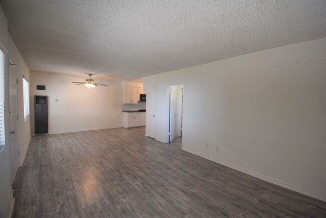 5455 Bellingham Ave, Unit 06 in Los Angeles, CA - Building Photo - Building Photo