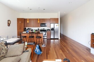 1354 W Augusta Blvd, Unit 302 in Chicago, IL - Building Photo - Building Photo
